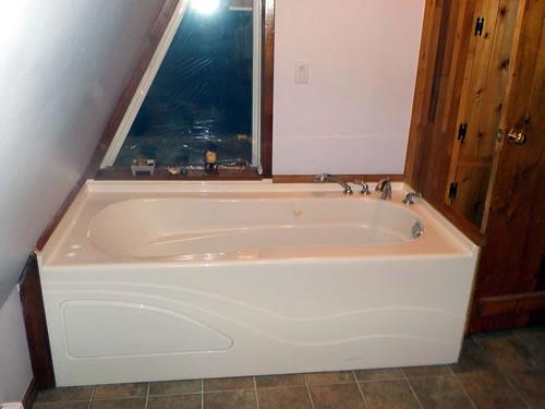 bathtub in the guesthouse